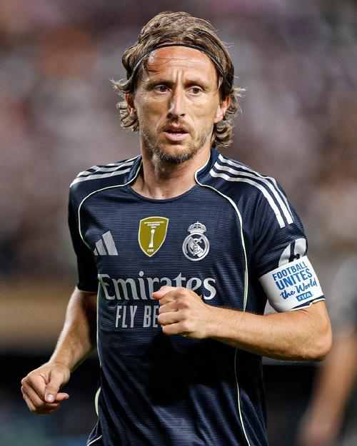 111年耻辱！曼联足总杯一轮游，18岁新星染红，未来只剩一地鸡毛？