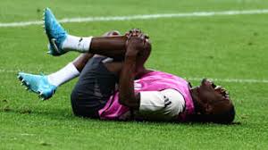 年轻的她仍 年轻的她仍